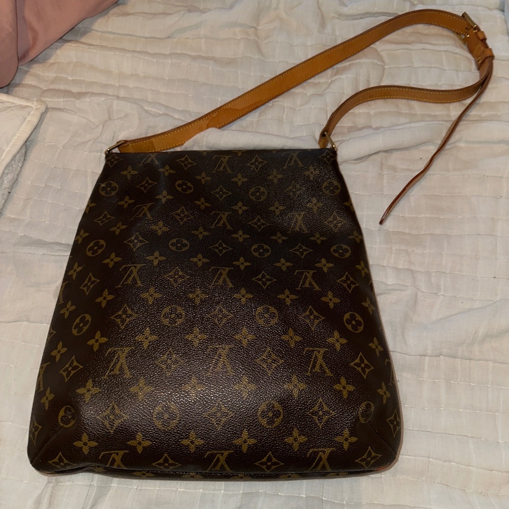 Authentic Louis Vuitton Large Musette Salsa